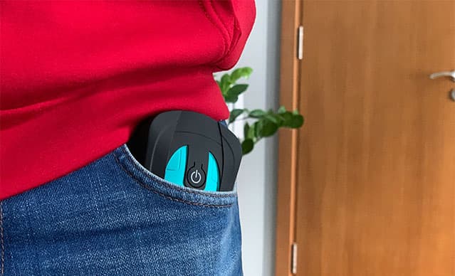 Poskladaný dron má veľkosť smartphonu. Zmestí sa do každého vrecka alebo do dámskej kabelky! Jedným dotykom môžete robiť šialené pohyby - otočky a saltá. Zaujmite kamarátov, kolegov v práci alebo rodinu a ukážte im úžasné fotografie.